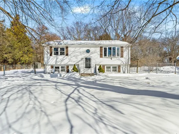 132 Palmer Ave, Warwick, RI 02889