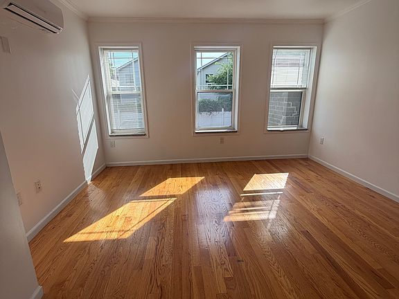3rd image of 377 Danforth Ave #4B
