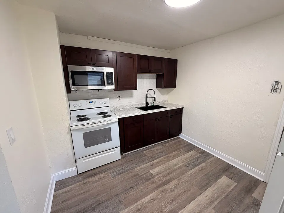 1540 Ella St #1