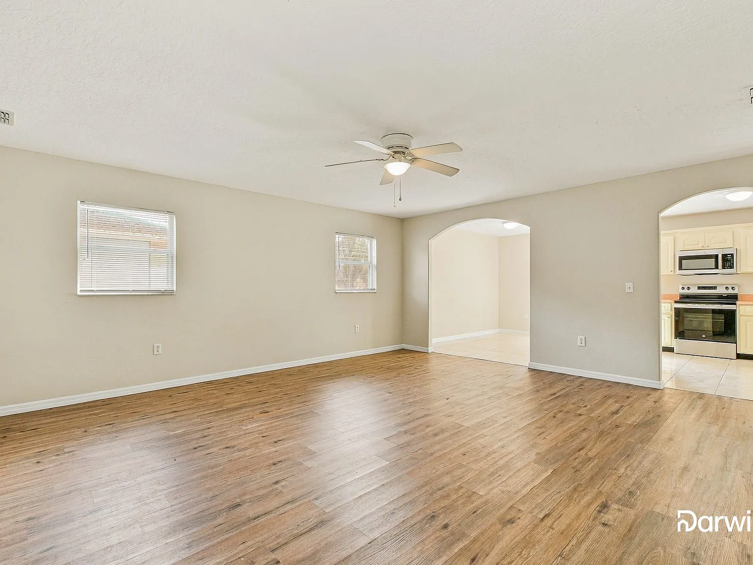 3 bed, 2.0 bath, 1342 sqft, $2,545 — Photo 4