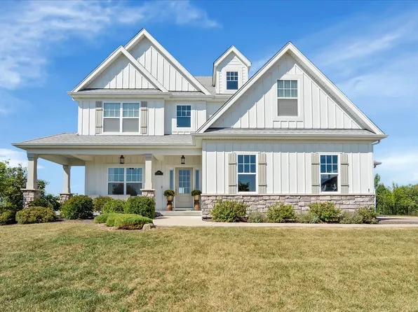 1052 Wheatfield Ave, Sugar Grove, IL 60554