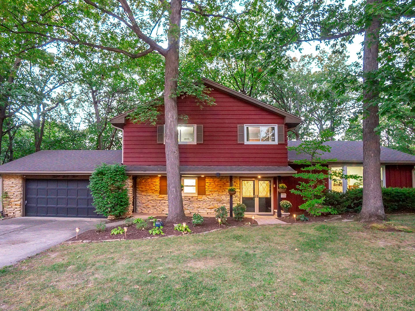 1263 Woodland Ct photo 1