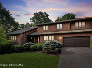 1005 Oakmont Rd, Clarks Summit, PA 18411