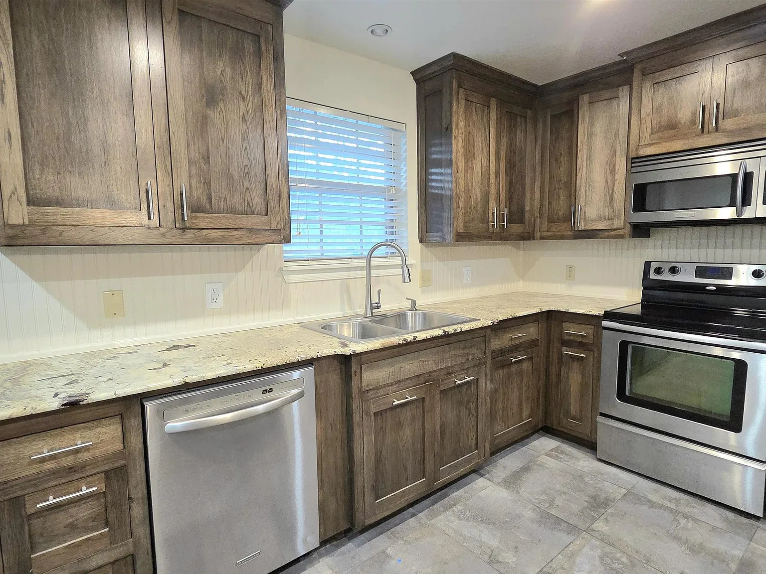 4 bed, 1720 sqft, $1,950 — Photo 3
