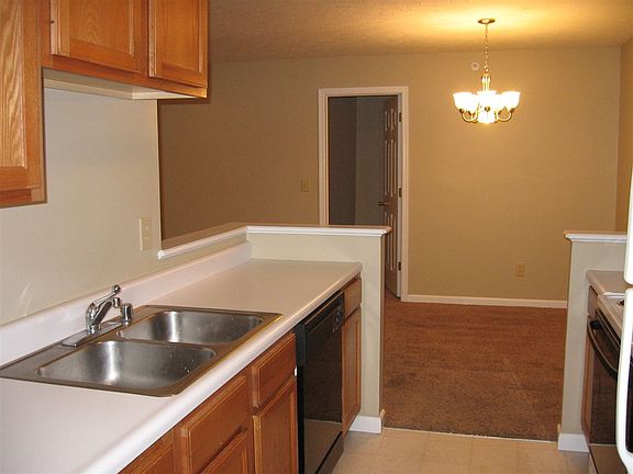 4th image of 1065-1 Wellington Dr APT 1
