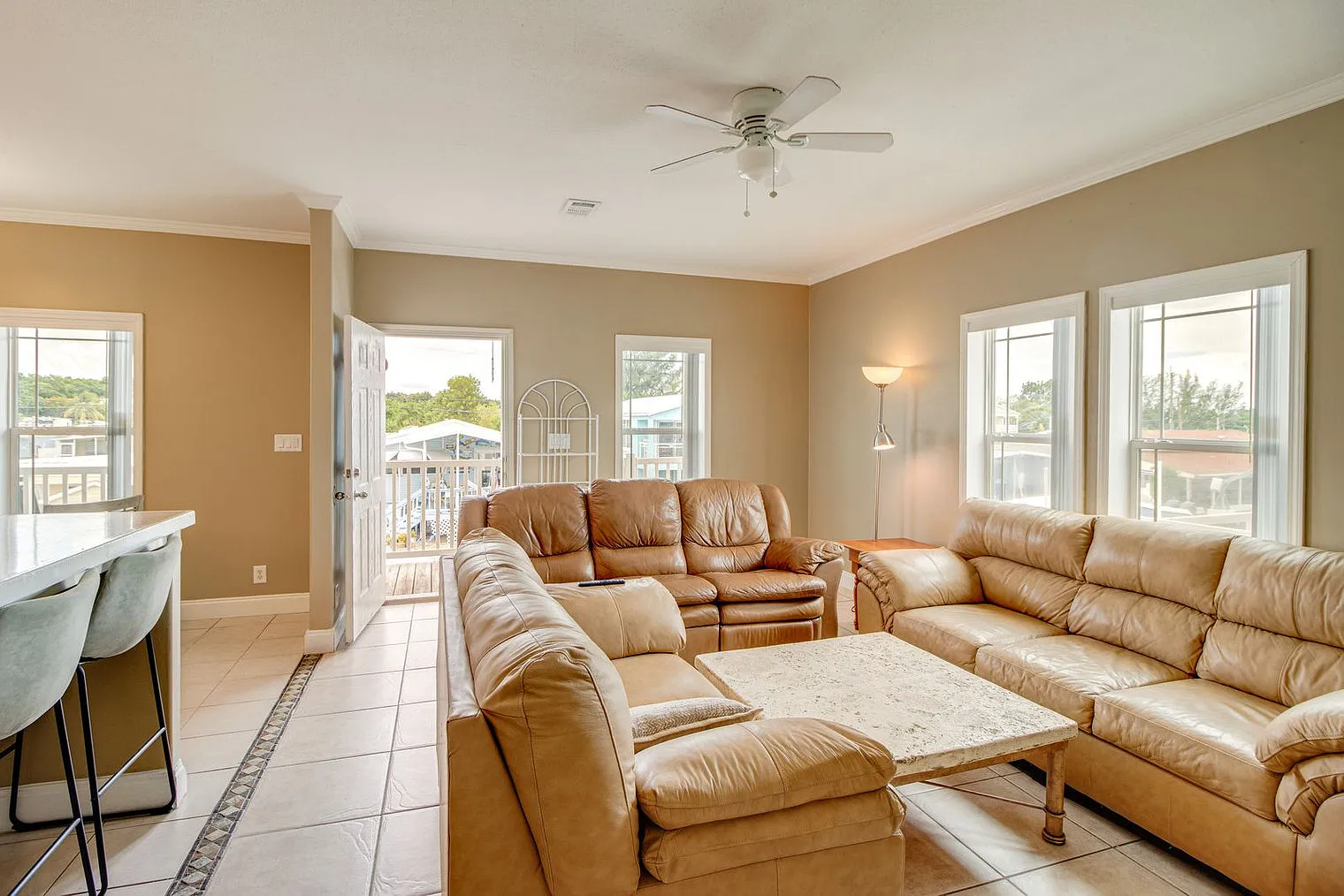 4 bed, 2.0 bath, 1377 sqft, $3,451 — Photo 4