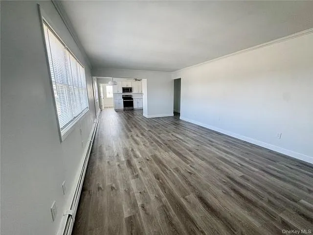 3 bed, 1.0 bath, 1200 sqft, $3,500 — Photo 3