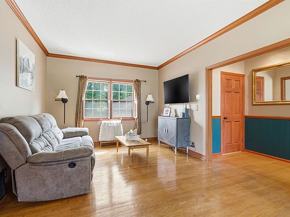 5th image of 1200 Glen Oak St