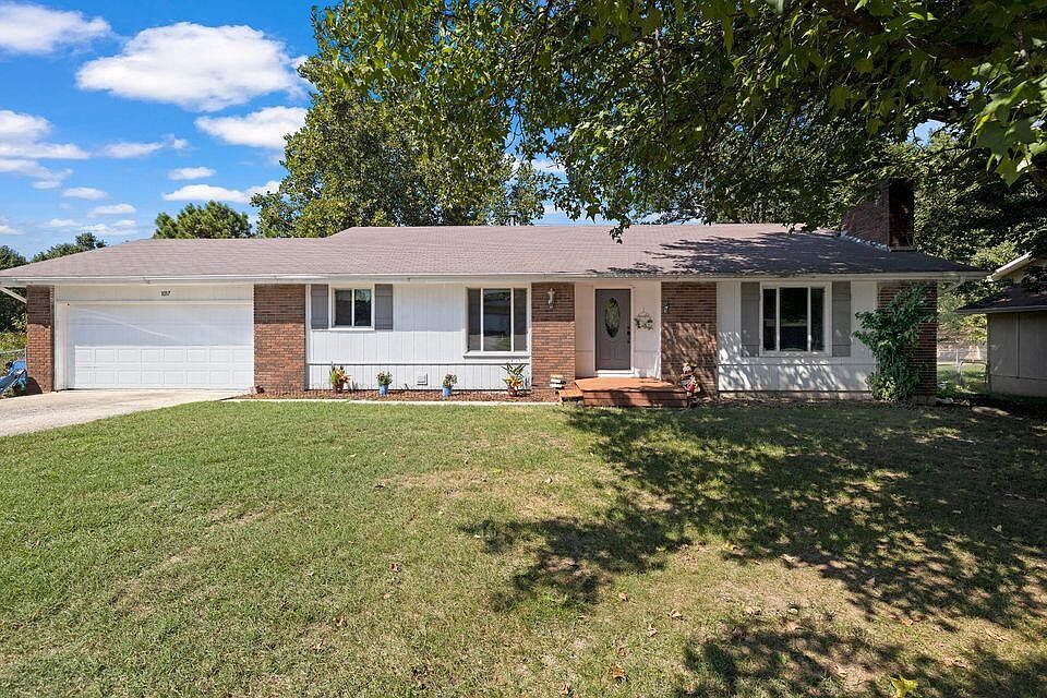 1037 W Crestview Ln, Republic, MO 65738 Zillow