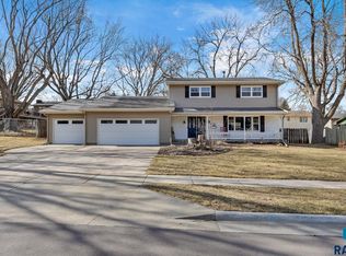 2705 W 31st St, Sioux Falls, SD 57105