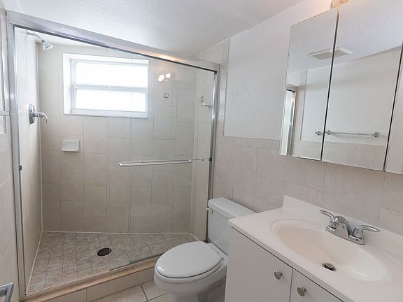 5th image of 3260 NE 19th Ave APT 1