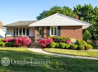22 Cornell Ave, Hicksville, NY 11801