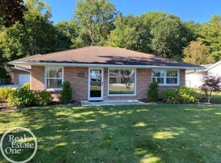 6125 Wildrose Ln, Lakeport, MI 48059