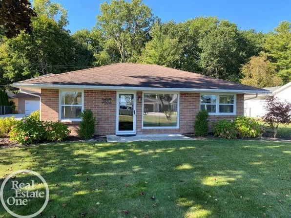 6125 Wildrose Ln, Lakeport, MI 48059