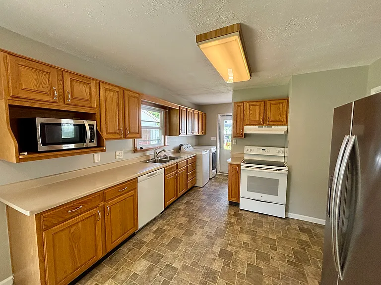 1677 Falke Dr — Photo 7