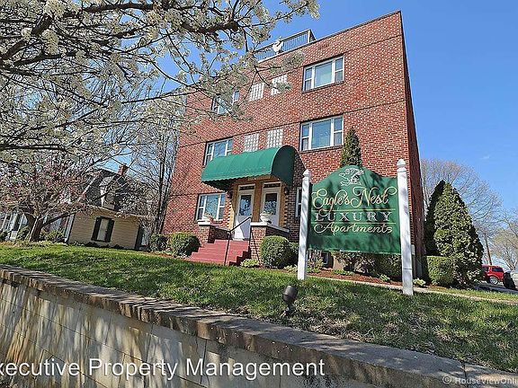 3rd image of 301 N Lorimier St APT 5