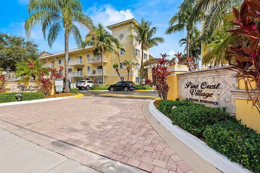 2 bed, 2.0 bath, 1040 sqft, $2,400 — Photo 1