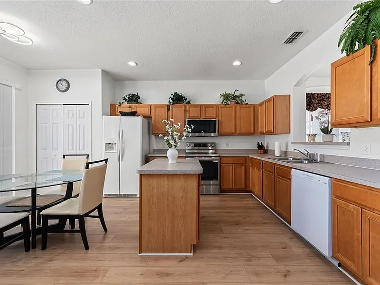 1031 Solana Cir — Photo 13