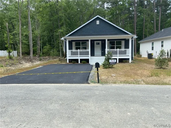 261 9th St, Colonial Beach, VA 22443