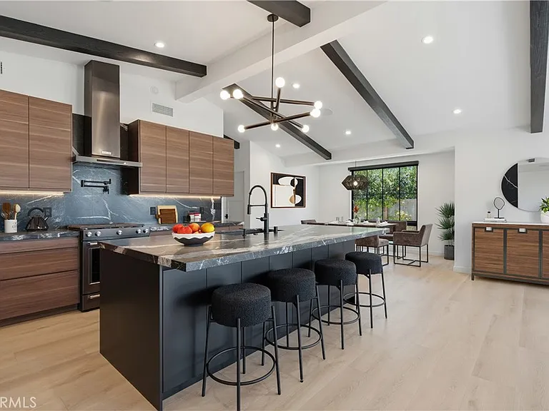 2200 Mantis Ave — Photo 8
