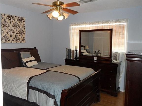 4th image of 10420 Guadalajara Ave NE