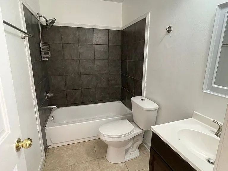 110 Kingsbridge Ln — Photo 10