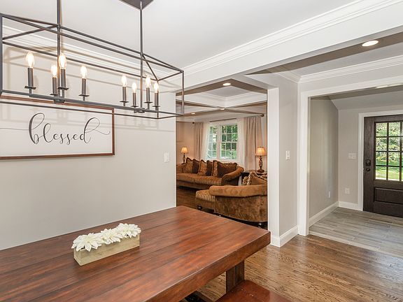 4th image of 350 Smith Pl