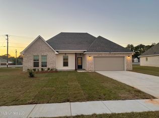11404 Memphis Cir, Ocean Springs, MS 39564
