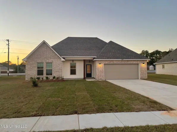 11404 Memphis Cir, Ocean Springs, MS 39564