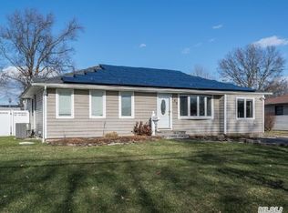 145 Hilary St, Oakdale, NY 11769