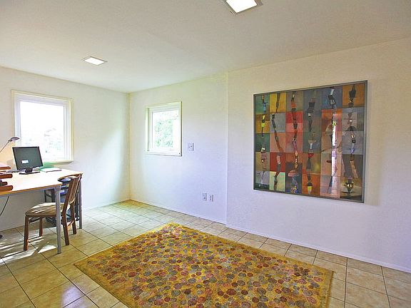 5th image of 2687 Montclair St