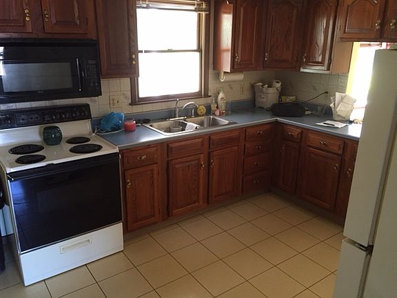 3rd image of 212 Crestview Ave