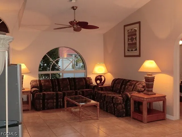 3 bed, 2.0 bath, 1578 sqft, $2,145 — Photo 4