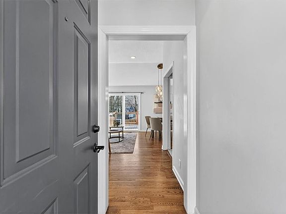 4th image of 5109 W 71st St