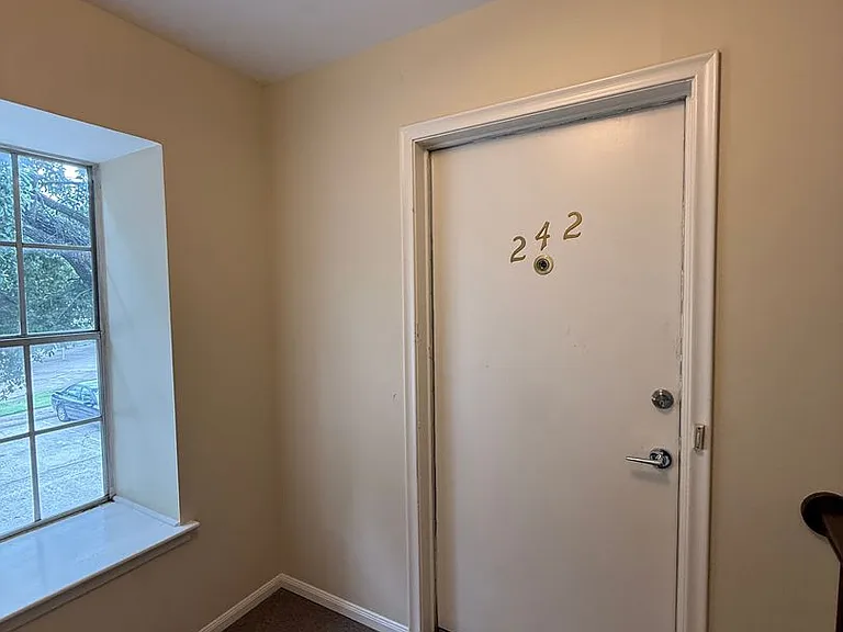 3730 Fairfield Ave #242 — Photo 4