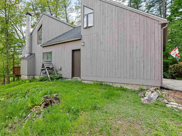 44 Coburn Woods Drive, Nashua, NH 03063