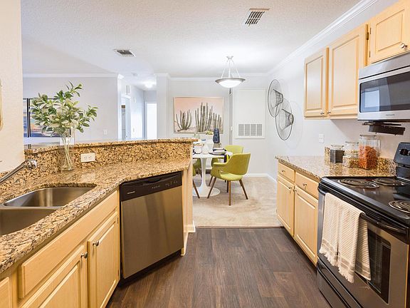 Kitchen (cabinets & appliances vary)