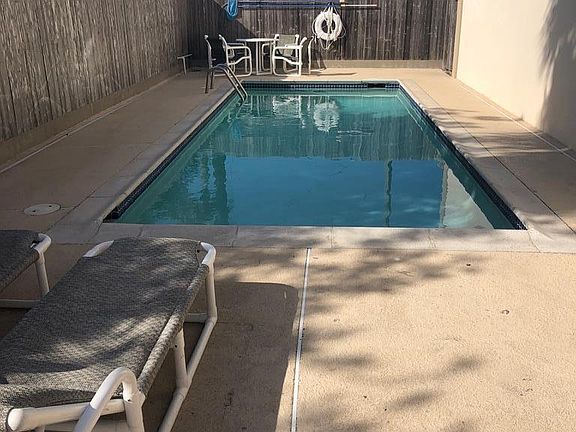 2nd image of 105 E Pompano St #6