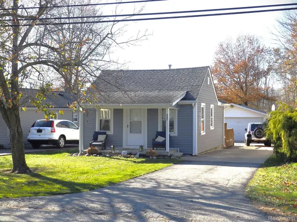 5540 Wilson St, Trenton, MI 48183