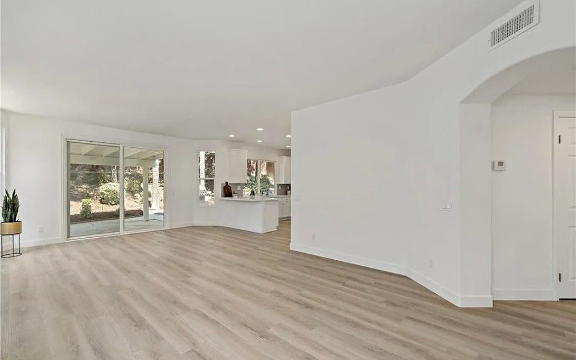 42012 Dahlia Way — Photo 4