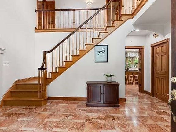 2nd image of 55 Meriam St
