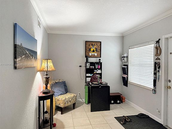 4th image of 924 SE 2nd St APT 17