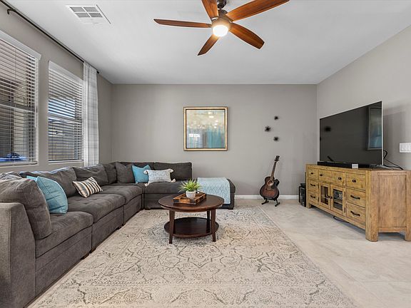 4th image of 914 Cherry Glen Pl