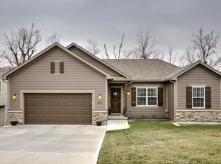 810 Old Stage Rd, Pleasant Hill, MO 64080