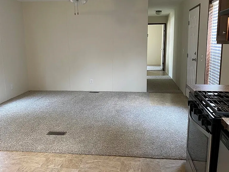 1600 N Willis Dr — Photo 16