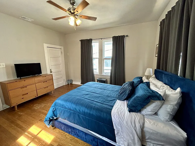 404 E Carson St — Photo 17