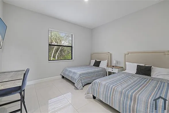 674 Windermere Dr — Photo 17