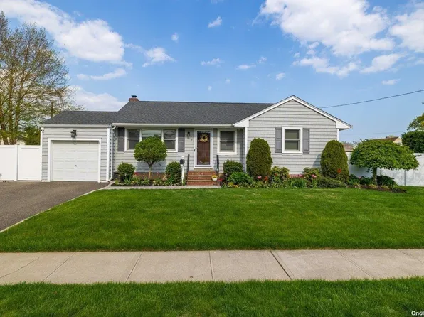 9 Cliff Drive, Hicksville, NY 11801