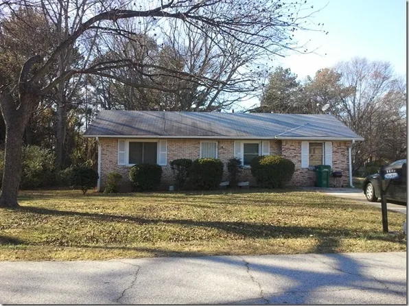 5203 Lyndale Cir, Forest Park, GA 30297