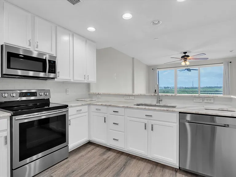 7296 Marathon Dr #404 — Photo 8